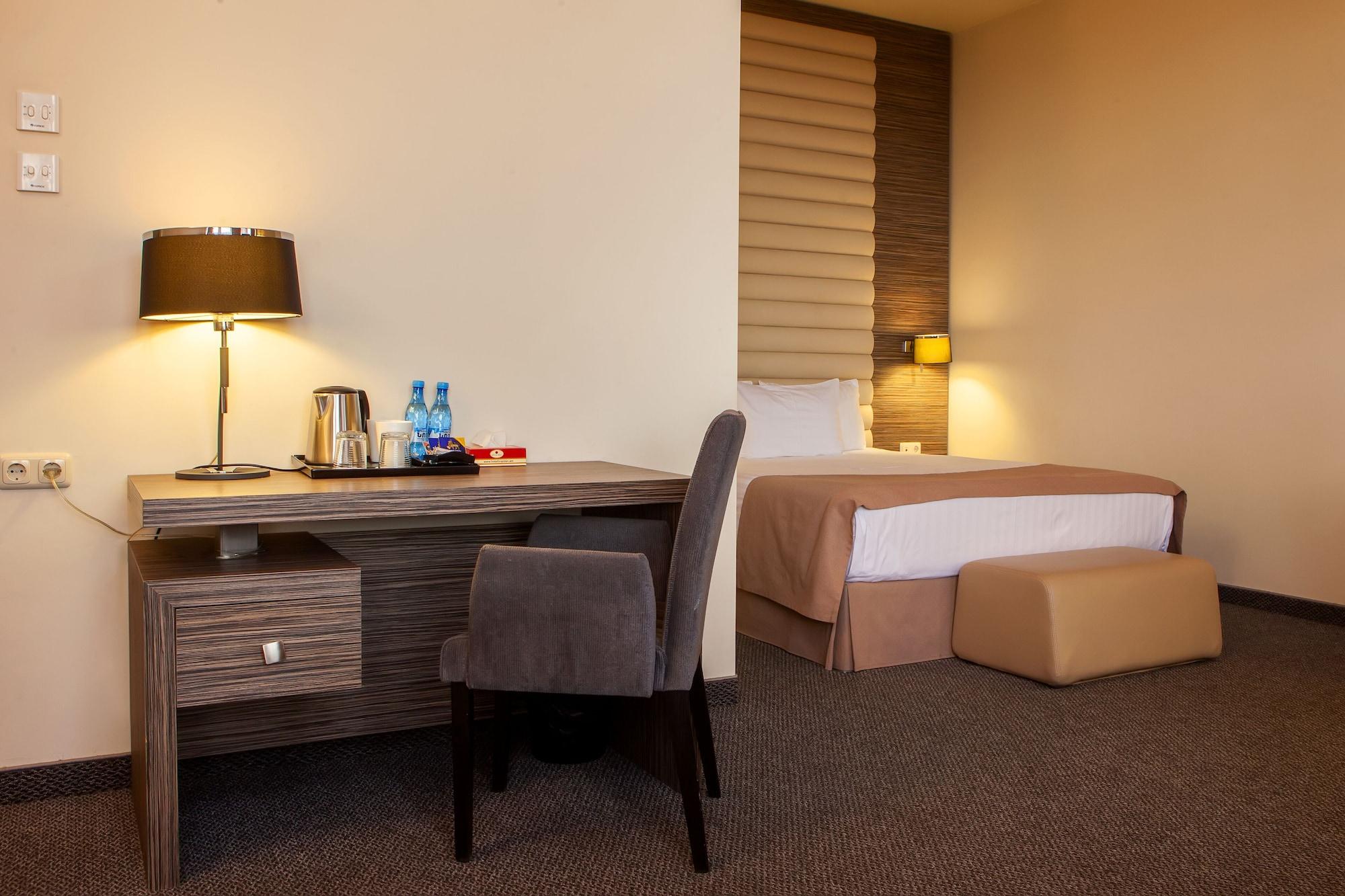 President Hotel By Hrazdan Hotel Cjsc 예레반 외부 사진