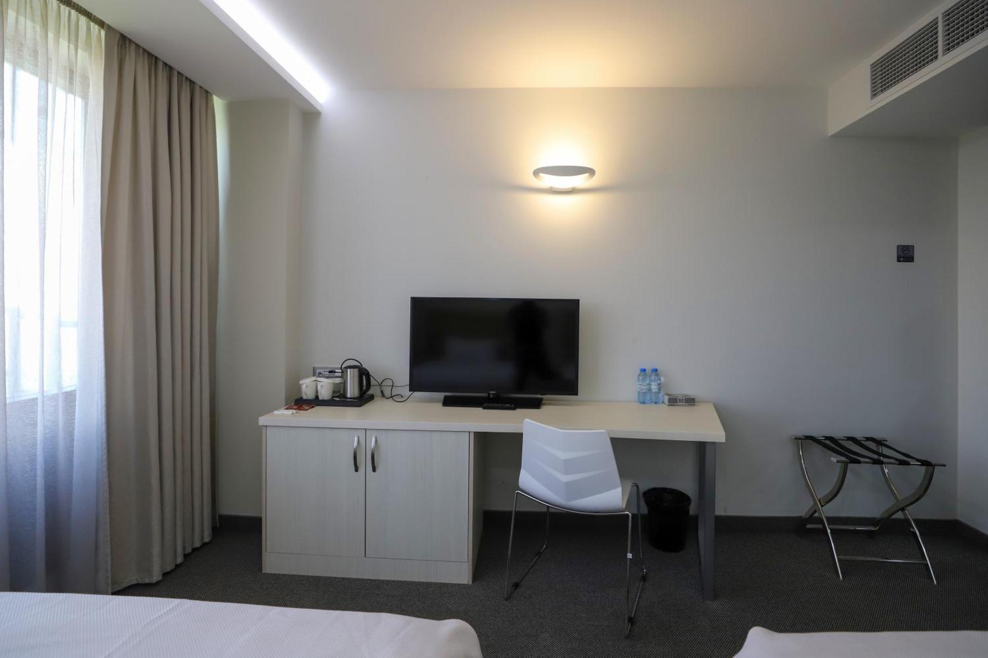 President Hotel By Hrazdan Hotel Cjsc 예레반 외부 사진