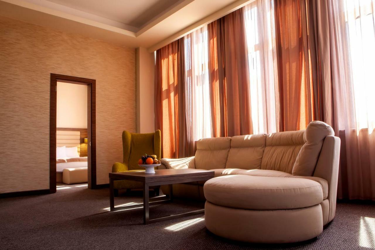 President Hotel By Hrazdan Hotel Cjsc 예레반 외부 사진