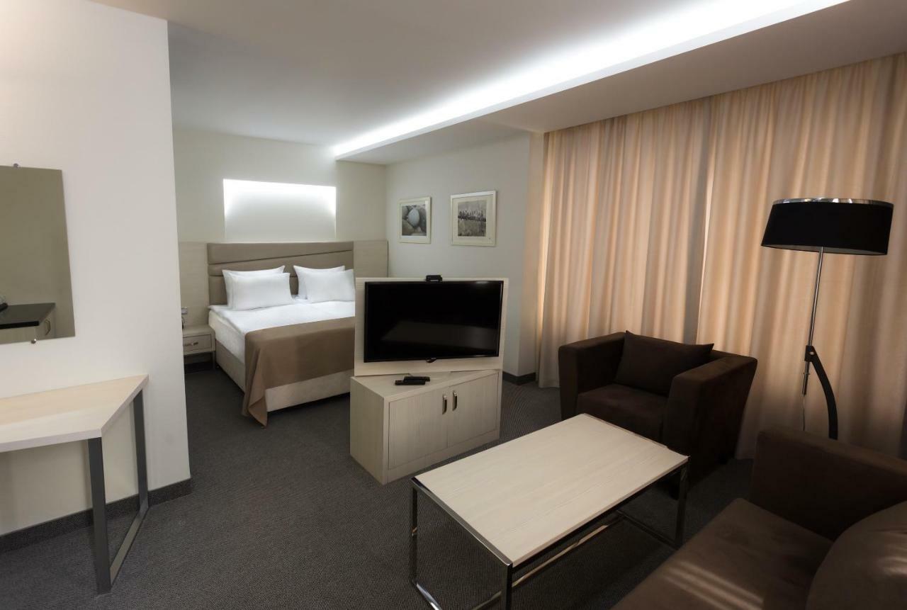 President Hotel By Hrazdan Hotel Cjsc 예레반 외부 사진